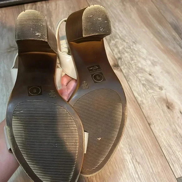 Charleston Shoe Co Women's Beige Elastic Tribeca Block Stacked Heel Size-9/39 - Picture 5 of 6